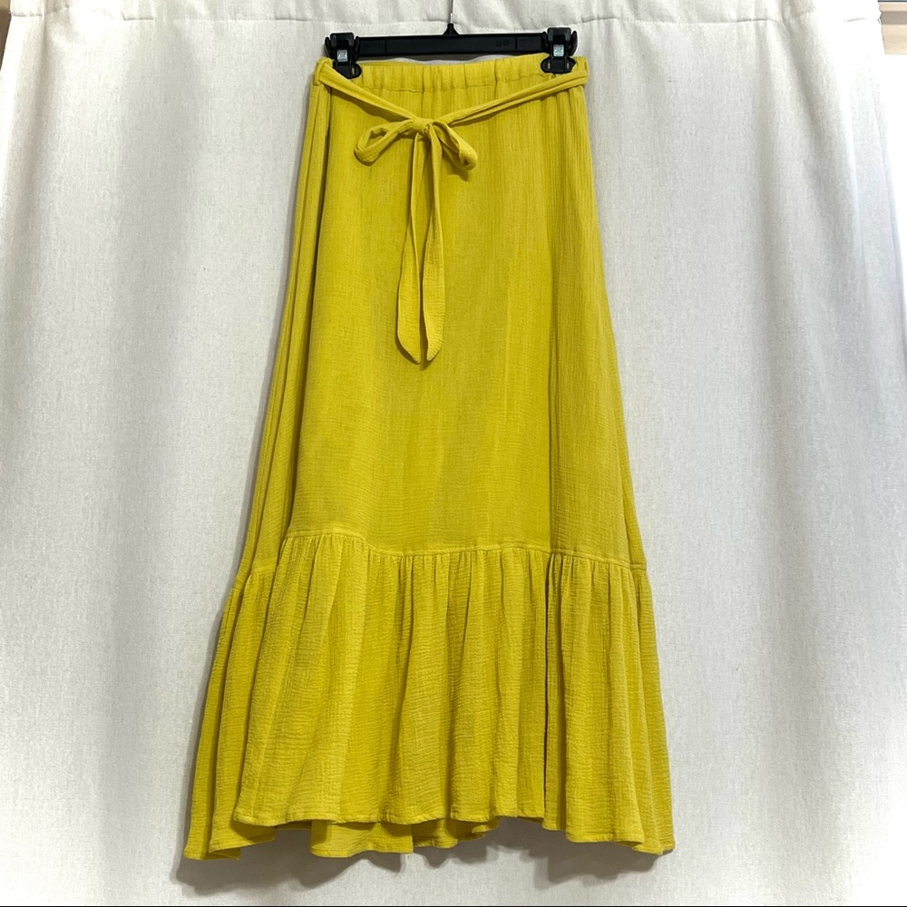 • Chelsea & Violet lime green/yellow skirt